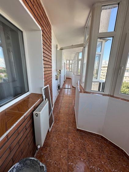 Apartament cu 2 camere decomandat, mobilat în Piața Centrală