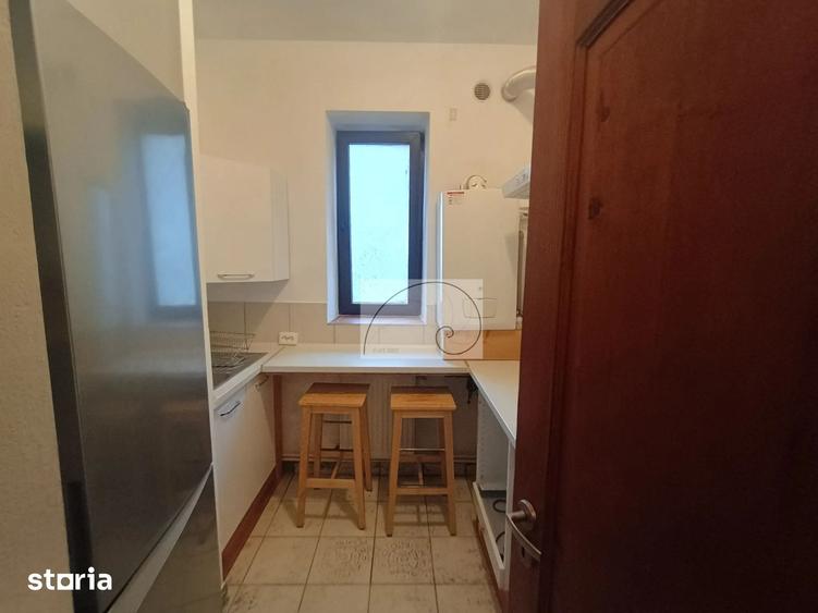 Casă cu 6 camere cu Teren 200 Mp în Moșilor