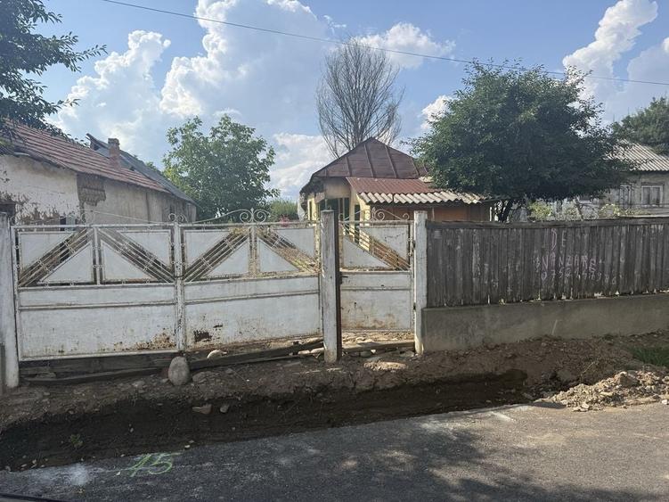 Casă cu 4 camere în Străoane