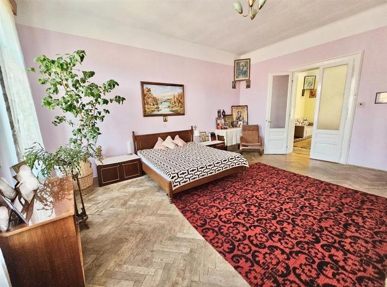 Apartament cu 6 camere decomandat în Centrul Istoric