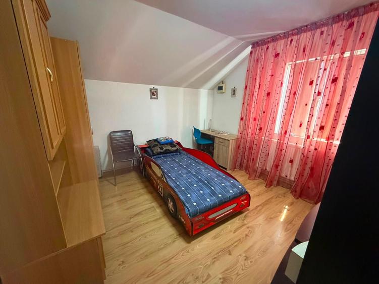 Casă cu 4 camere în Central