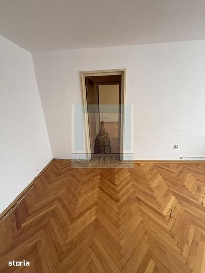 Apartament cu 2 camere semidecomandat în Centrul Civic