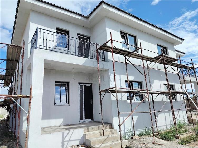 Duplex cu 5 camere cu Teren 365 Mp în Moșnița Veche