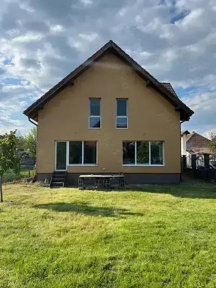 Casă cu 4 camere cu Teren 650 Mp în Sânmihaiu Român