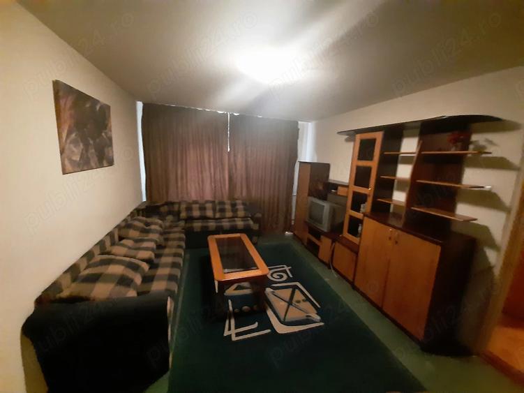Apartament cu 3 camere semidecomandat în Valea Ialomiței