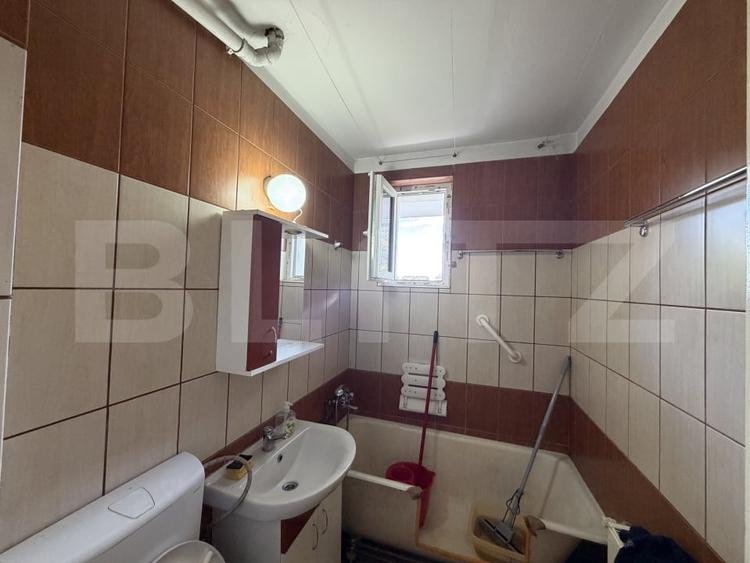 Apartament cu 2 camere semidecomandat, mobilat în 1 Mai