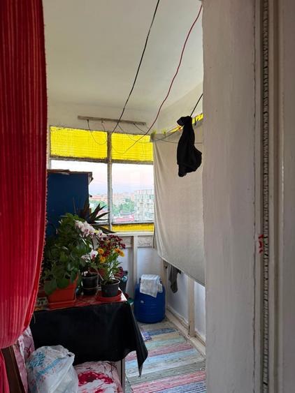 Apartament cu 3 camere decomandat în Tineretului