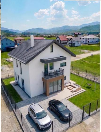 Casă individuală cu 4 camere cu Canalizare în Exterior Sud