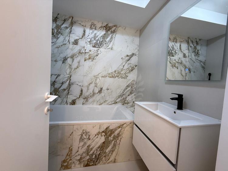 Apartament cu 3 camere decomandat, mobilat în Central