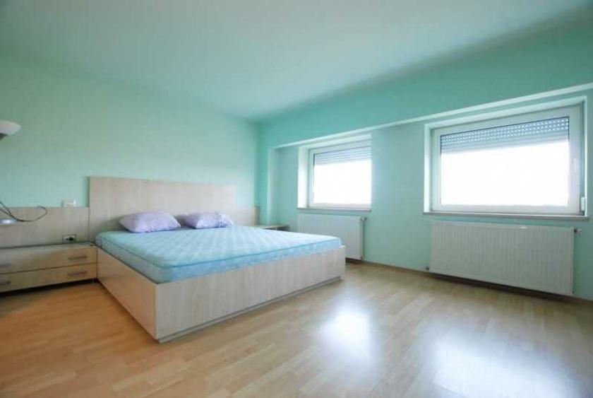 Apartament cu 3 camere decomandat în Dacia