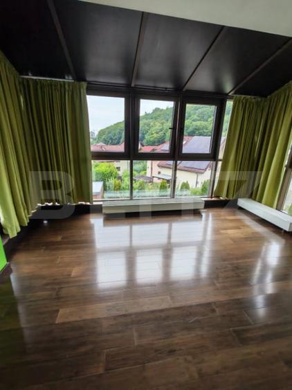 Casă cu 5 camere cu Teren 1000 Mp în Central