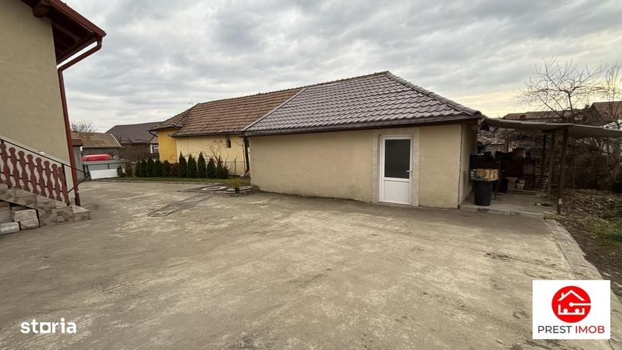 Spațiu comercial, de 450 mp, în Sântioana