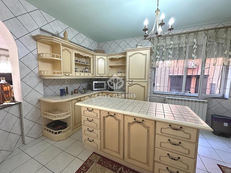 Apartament cu 4 camere decomandat, mobilat în Dorobanți