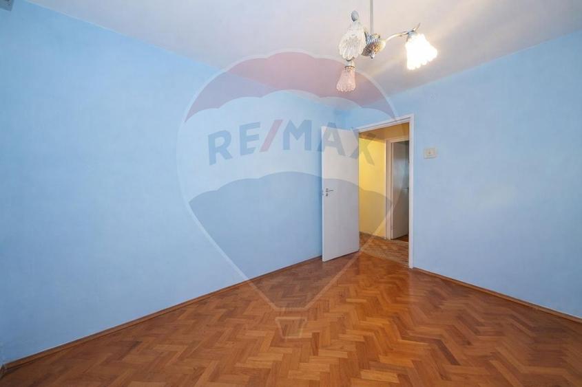 Apartament cu 3 camere decomandat, mobilat în Warthe