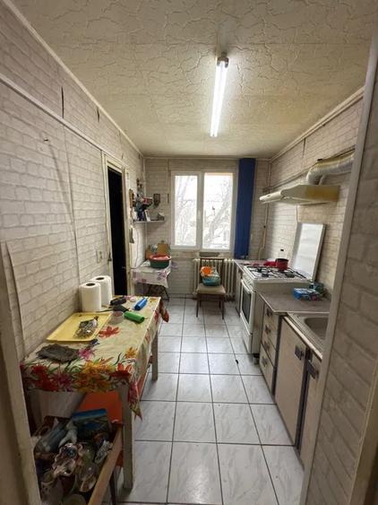 Apartament cu 4 camere decomandat în P-ța Reșița