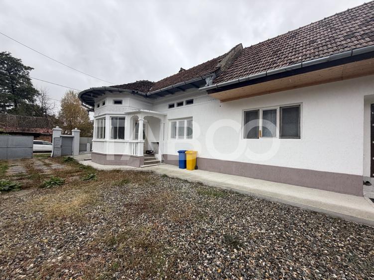Casă individuală cu 8 camere cu Canalizare în Gura Văii