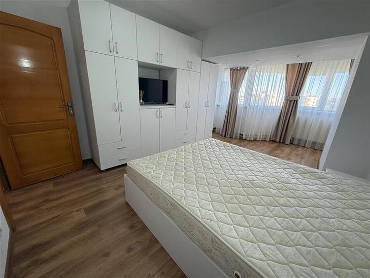 Apartament cu 3 camere decomandat în Ștefan cel Mare