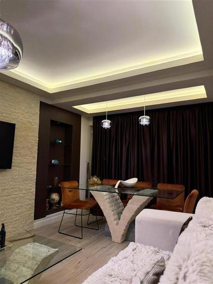 Apartament cu 3 camere decomandat, mobilat în Apollo
