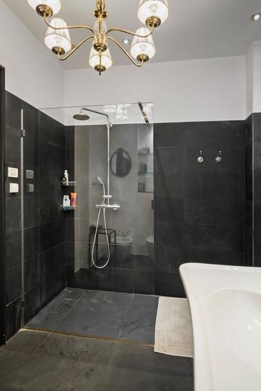 Apartament cu 6 camere decomandat, mobilat în Cotroceni
