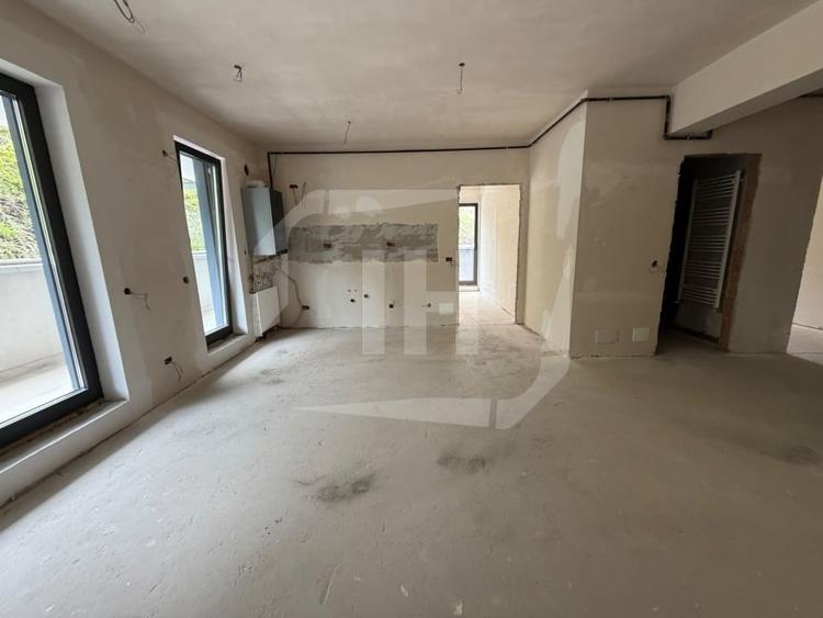 Apartament cu 3 camere semidecomandat în Zorilor