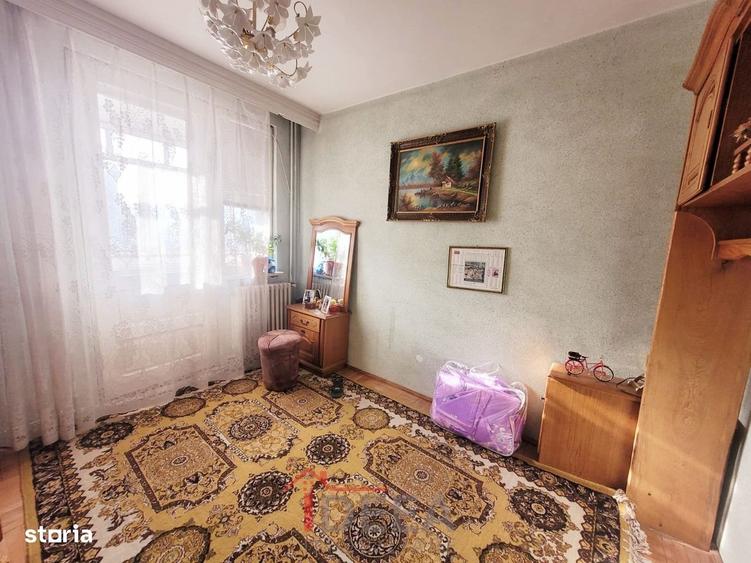Apartament cu 4 camere decomandat în Central