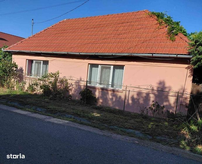 Casă cu 4 camere cu Teren 2527 Mp în Crasna