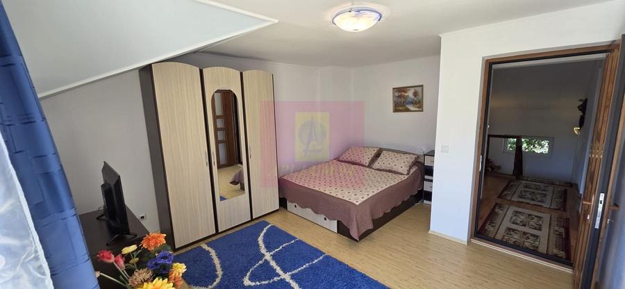 Casă individuală cu 7 camere cu Canalizare în Central