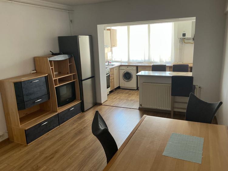 Apartament cu 3 camere decomandat în Traian