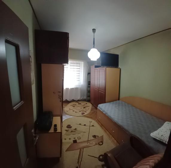 Apartament cu 3 camere decomandat în Delfinariu