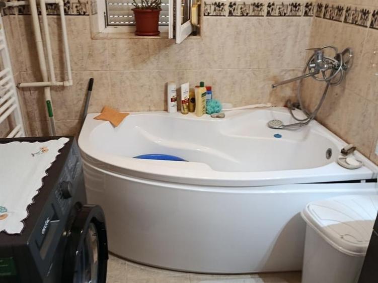 Apartament cu 2 camere semidecomandat, mobilat în Valea Rosie