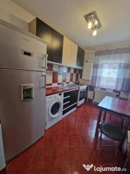 Apartament cu 3 camere semidecomandat în Ipotești