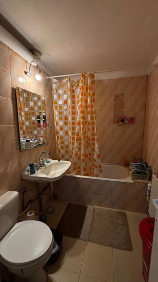 Apartament cu 3 camere decomandat în Cetate