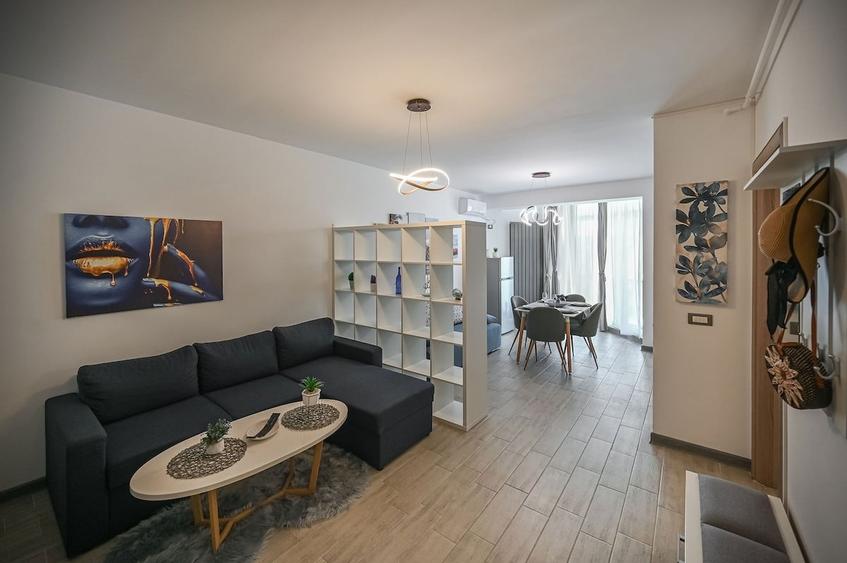 Apartament cu 3 camere decomandat în Mamaia-Sat
