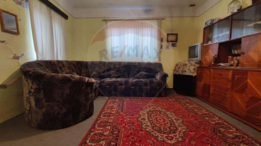 Casă individuală cu 4 camere cu Teren 1710 Mp în Fonău