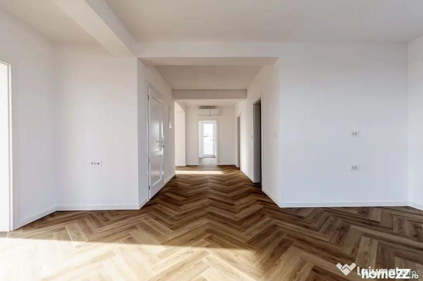 Spațiu comercial, de 366 mp, în Pârneava