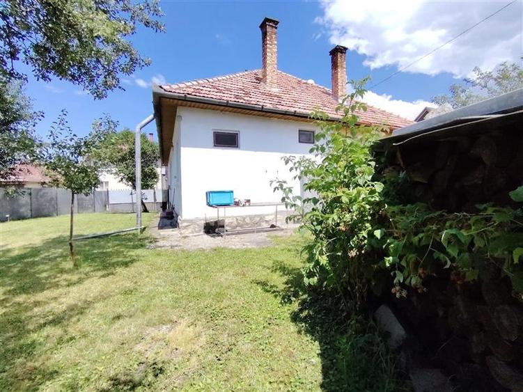 Duplex cu 2 camere cu Canalizare în Est