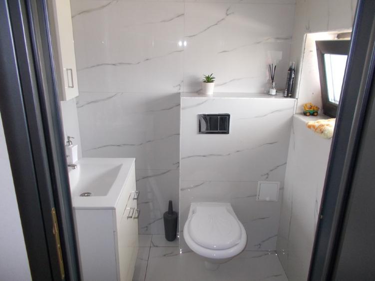 Duplex cu 4 camere cu Teren 325 Mp în Parța