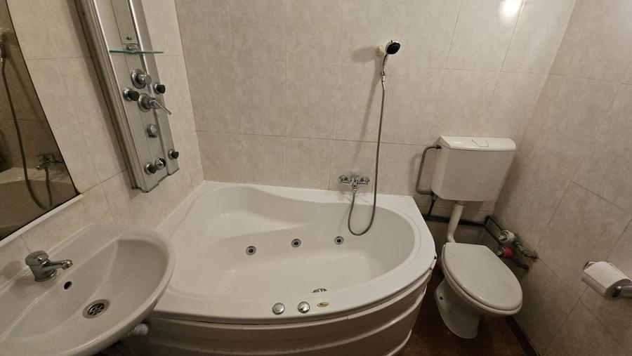 Apartament cu 2 camere decomandat în Vitan