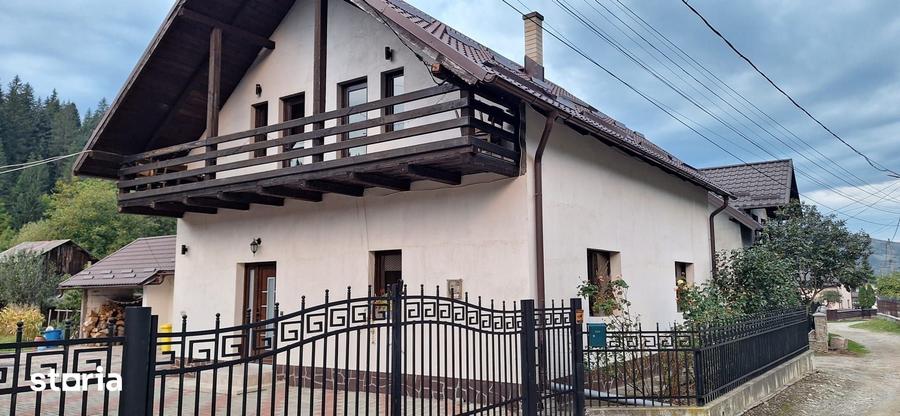 Casă cu 5 camere cu Teren 1150 Mp în Central