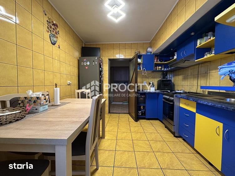 Apartament cu 4 camere decomandat în Nicolina