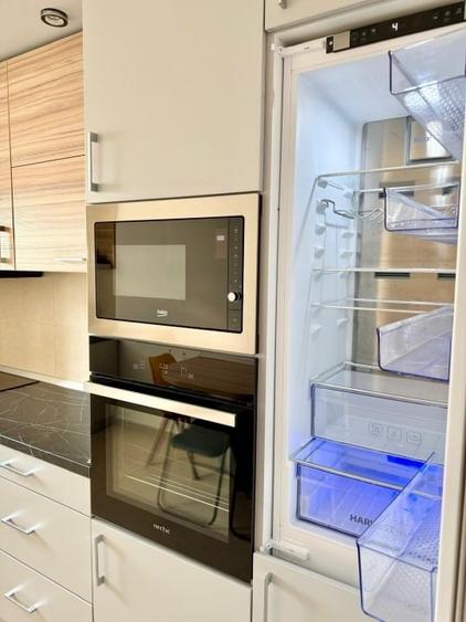 Apartament cu 3 camere decomandat, mobilat în Tractorul