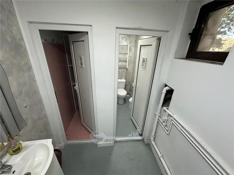 Casă cu 11 camere cu Teren 512 Mp în Târgu Cucu
