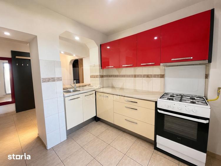 Apartament cu 3 camere semidecomandat în Central