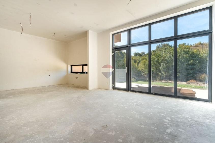 Duplex cu 6 camere cu Teren 600 Mp în Sud