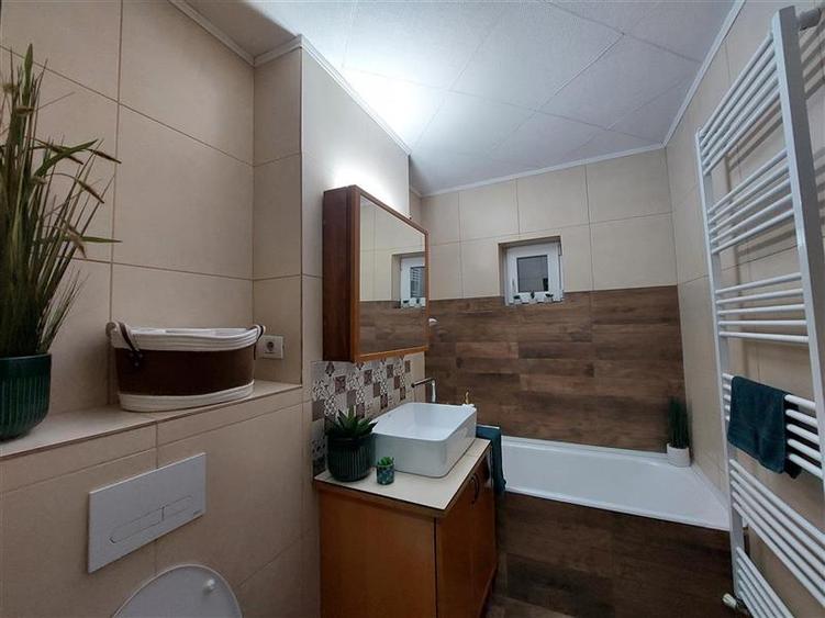 Apartament cu 4 camere semidecomandat, mobilat în Confecții