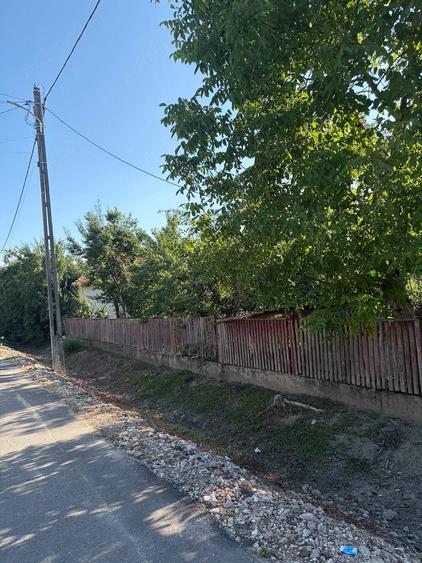 Teren de 702 mp, în Medieșu Aurit