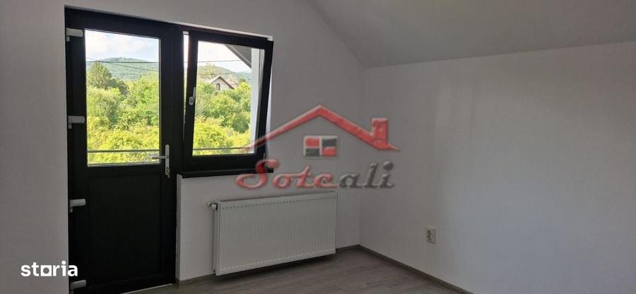 Casă cu 4 camere în Ghioșești