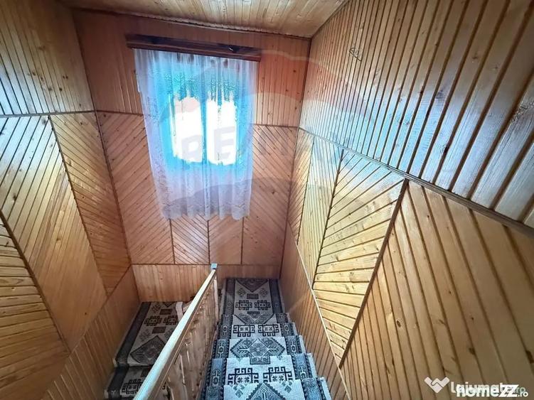 Casă cu 5 camere cu Teren 1056 Mp în Șaru Dornei