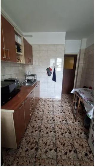 Apartament cu 3 camere decomandat în Sebastian