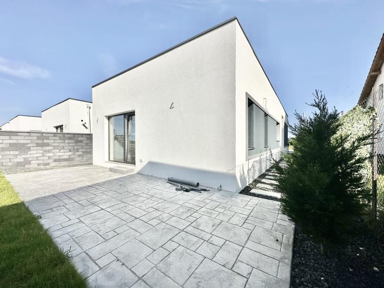Duplex cu 4 camere cu Canalizare în Moșnița Nouă